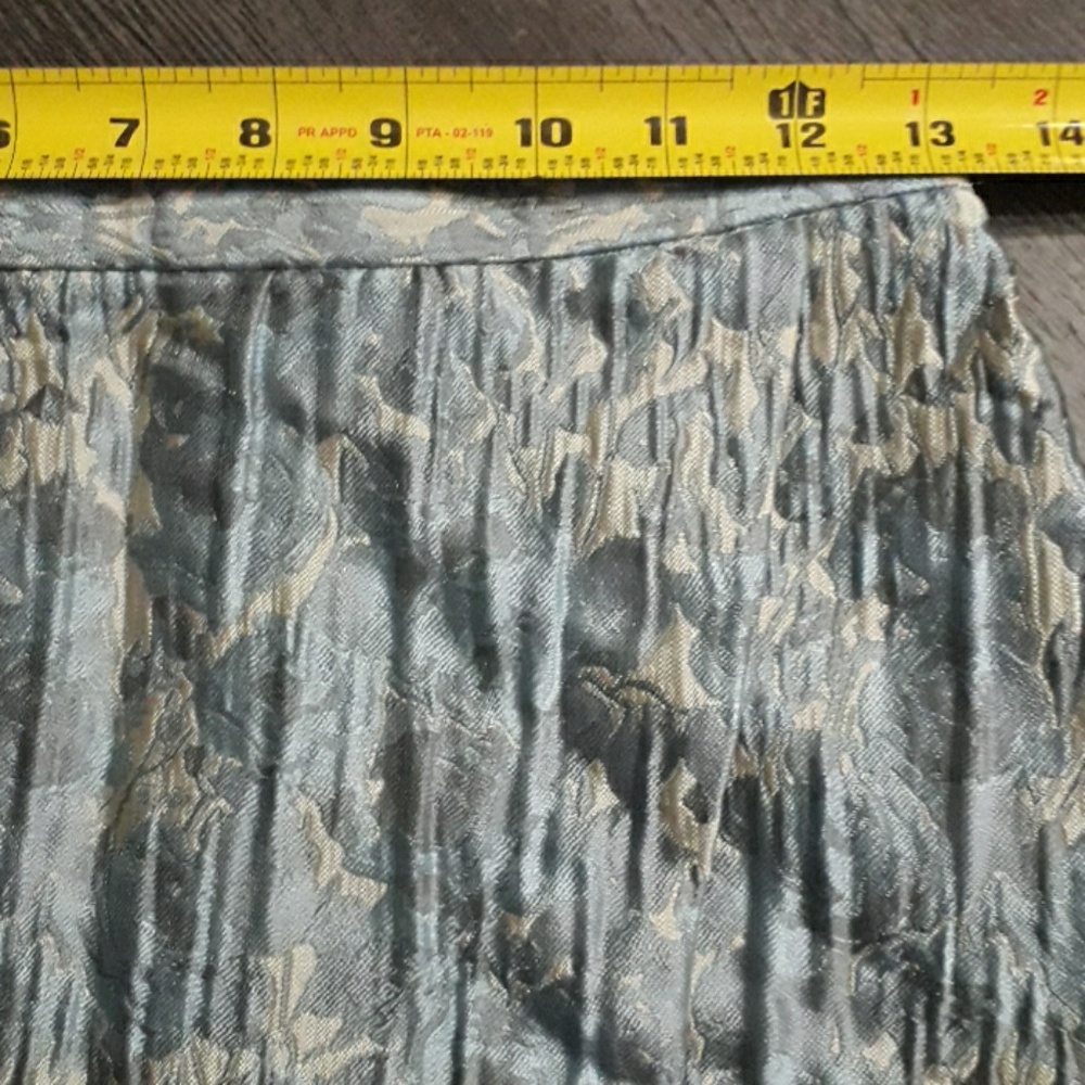 mini skirt - Picture 5 of 6